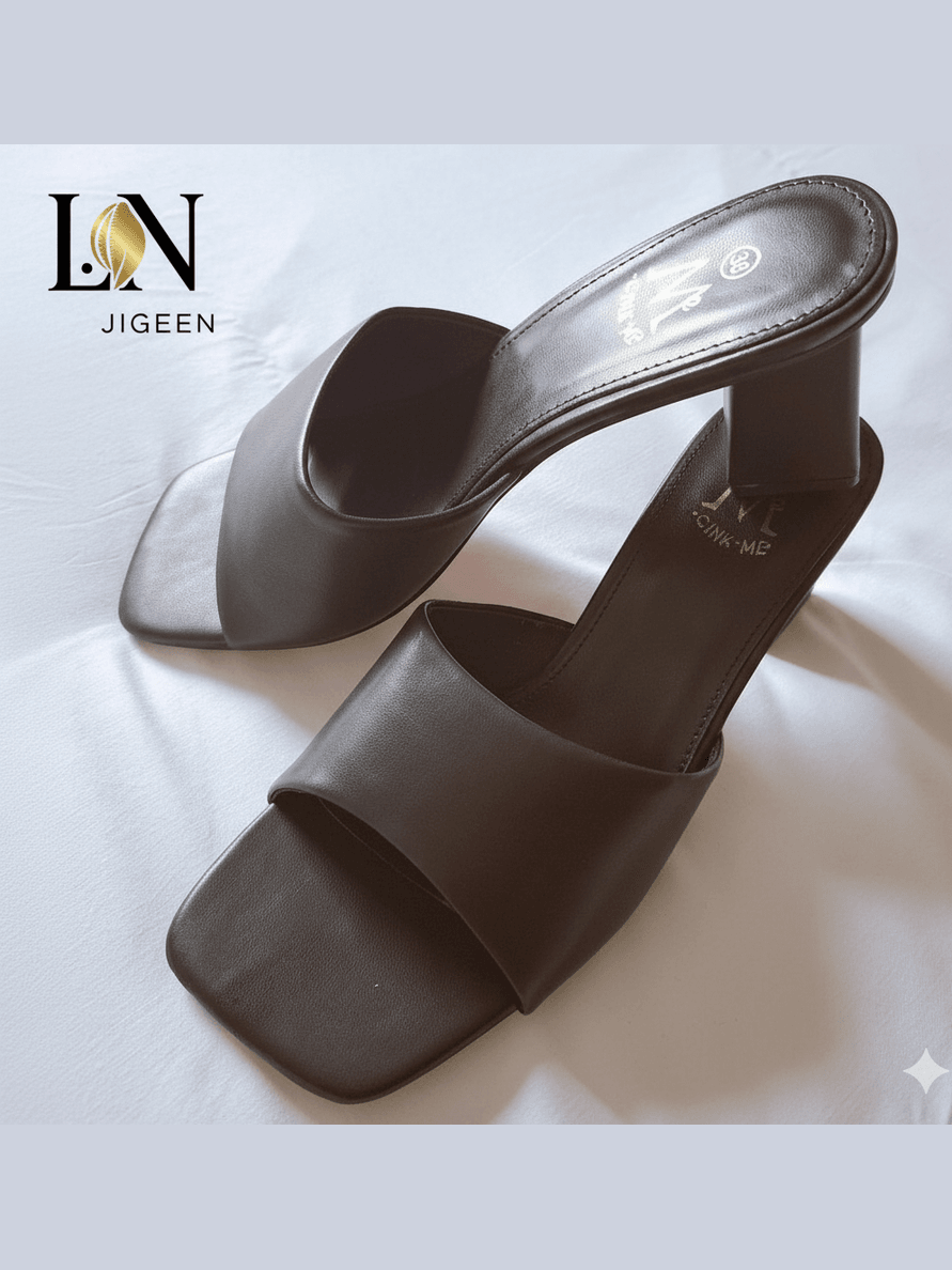 Les Mules "Eva" : L'Élégance Minimaliste au Quotidien