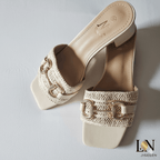 [
  {
    "code": "image-seo-reference-code",
    "alt_text_fr": "Une paire de mules beiges 'Amélia' de la marque Jigeen, avec une lanière en paille tressée et une boucle dorée ornée de strass.",
    "alt_text_en": "A pair of beige 'Amélia' mules from the Jigeen brand, with a braided straw strap and a gold buckle adorned with rhinestones.",
    "file_name": "mules-amelia-beiges-jigeen.jpg",
    "title_fr": "Mules Amélia Jigeen",
    "title_en": "Amelia Mules Jigeen"
  }
]
