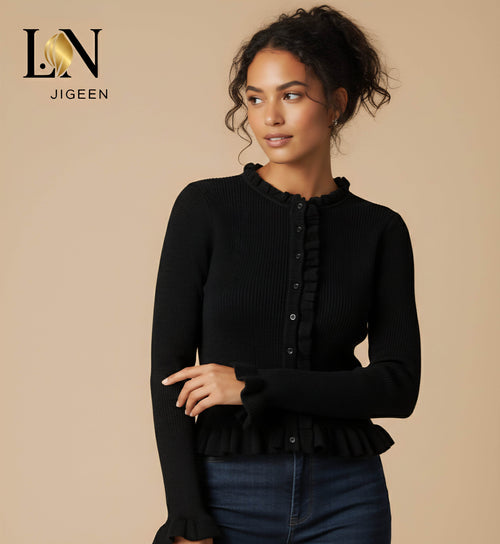<img 
  src="URL_DE_VOTRE_IMAGE_CARDIGAN_PORTE_GROSPLAN.jpg" 
  alt="Cardigan Jasmine noir à volants en viscose et élasthanne - Porté par une femme" 
  title="Découvrez le Cardigan Jasmine noir, élégant et confortable en viscose"
  width="800" 
  height="1000"
>
