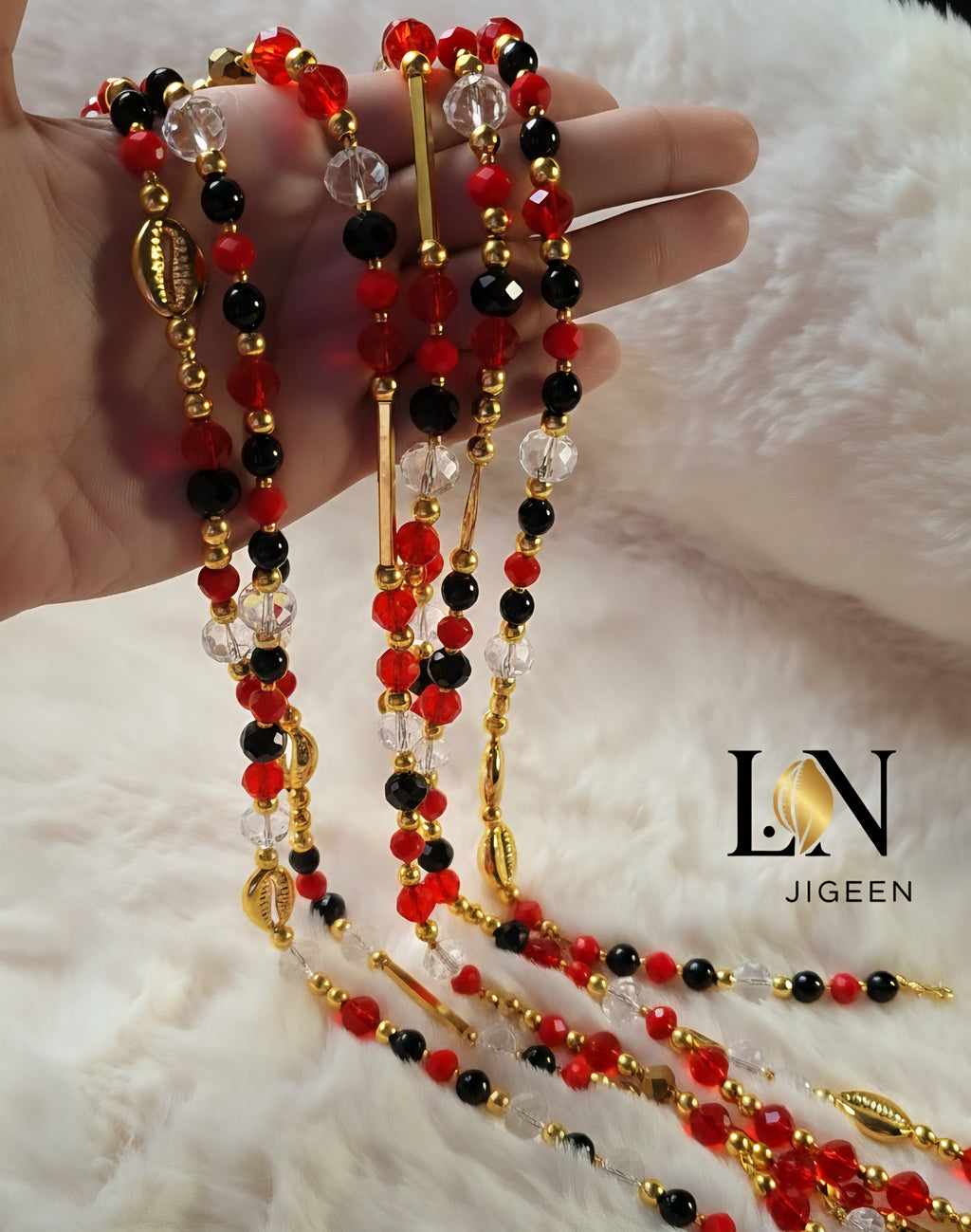 Baya Rouge Noir Or 108cm | Perles de Taille Cauri
