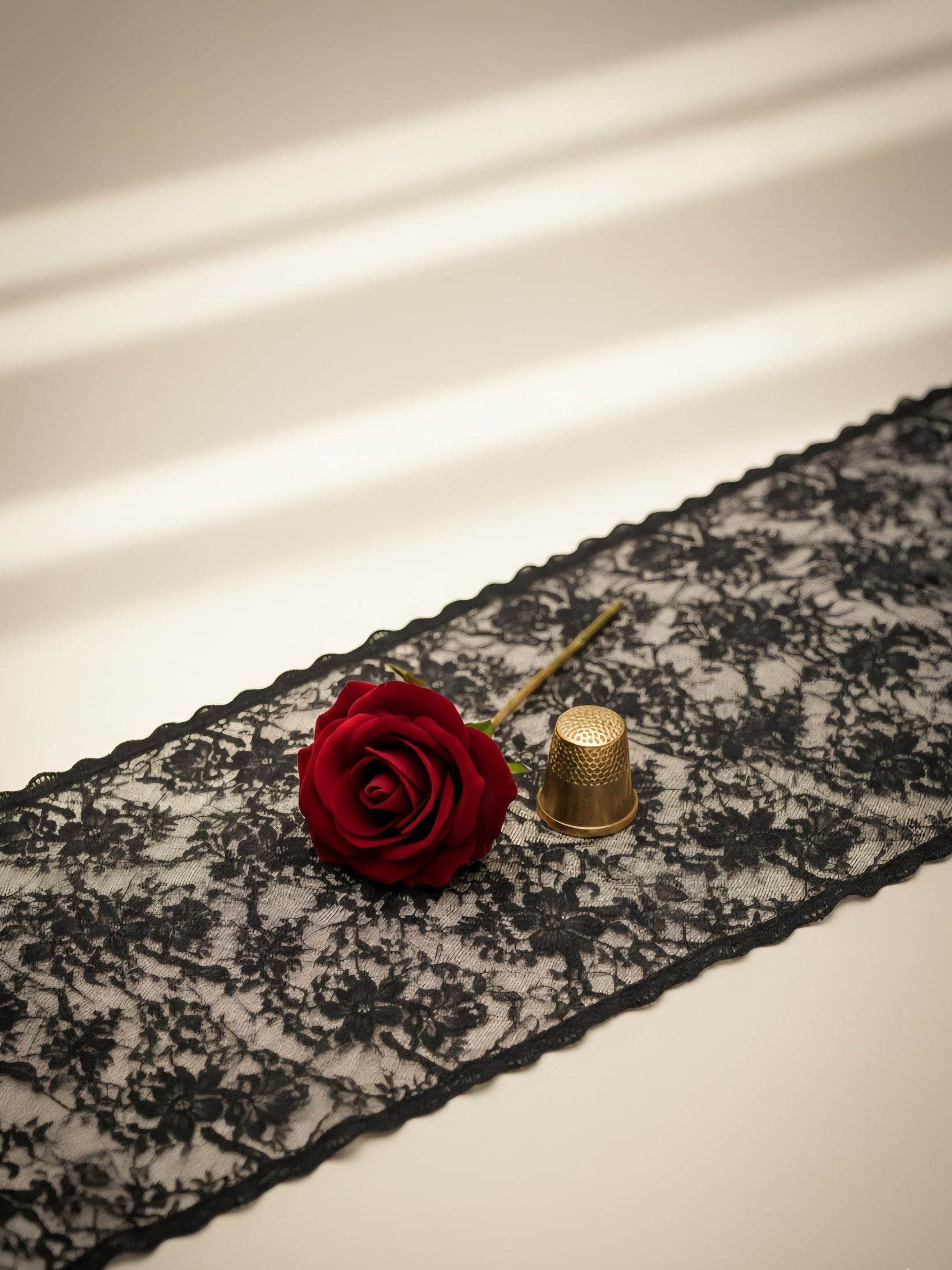 Robe Longue Dentelle Noire Aria - Élégance Audacieuse & Tendance Automne/Hiver Jigeen - L.N Jigeen 