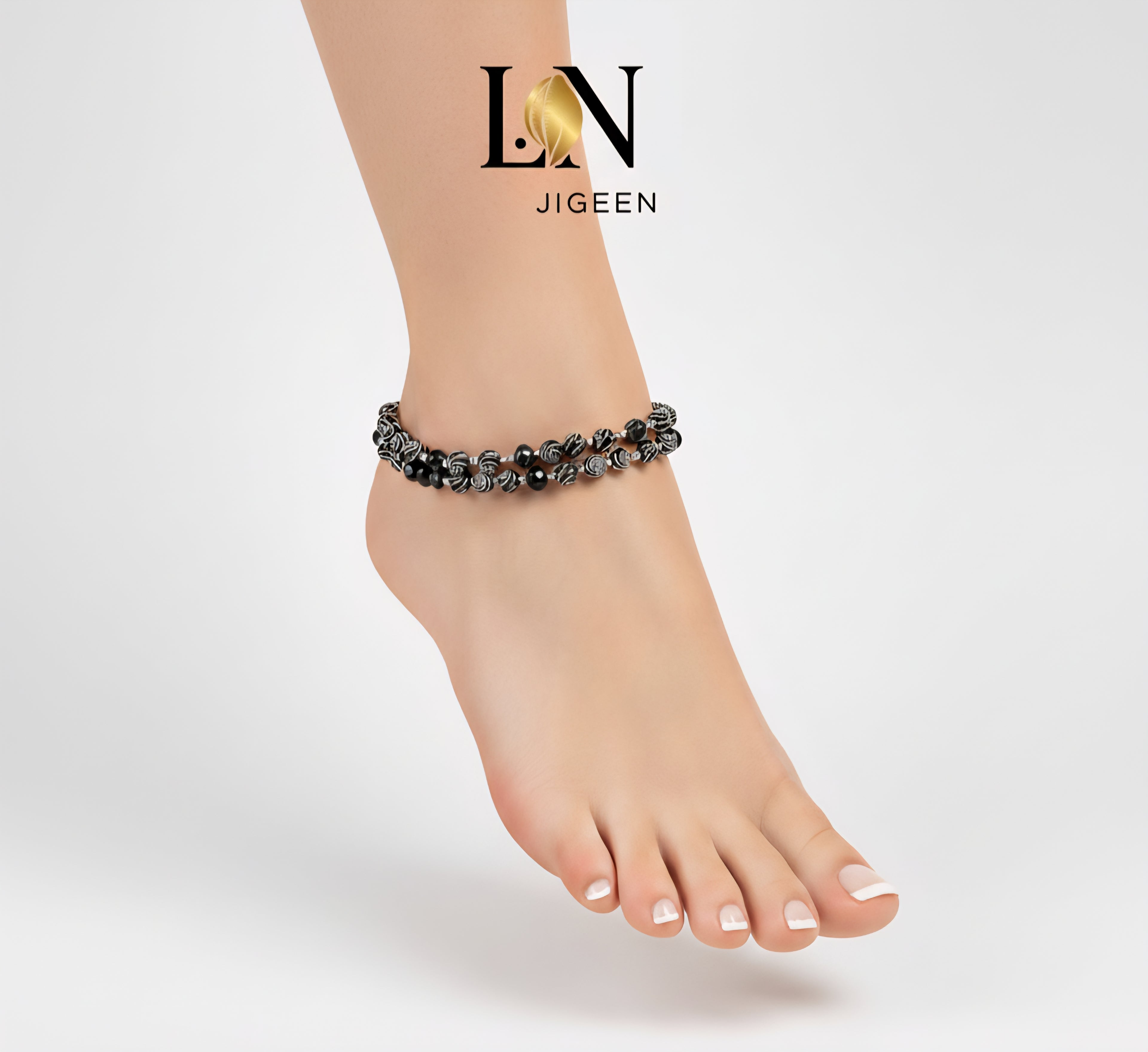 Bracelet de Cheville Ethnique Chic – Motif Ancestral & Perles Noires – L.N Jigeen