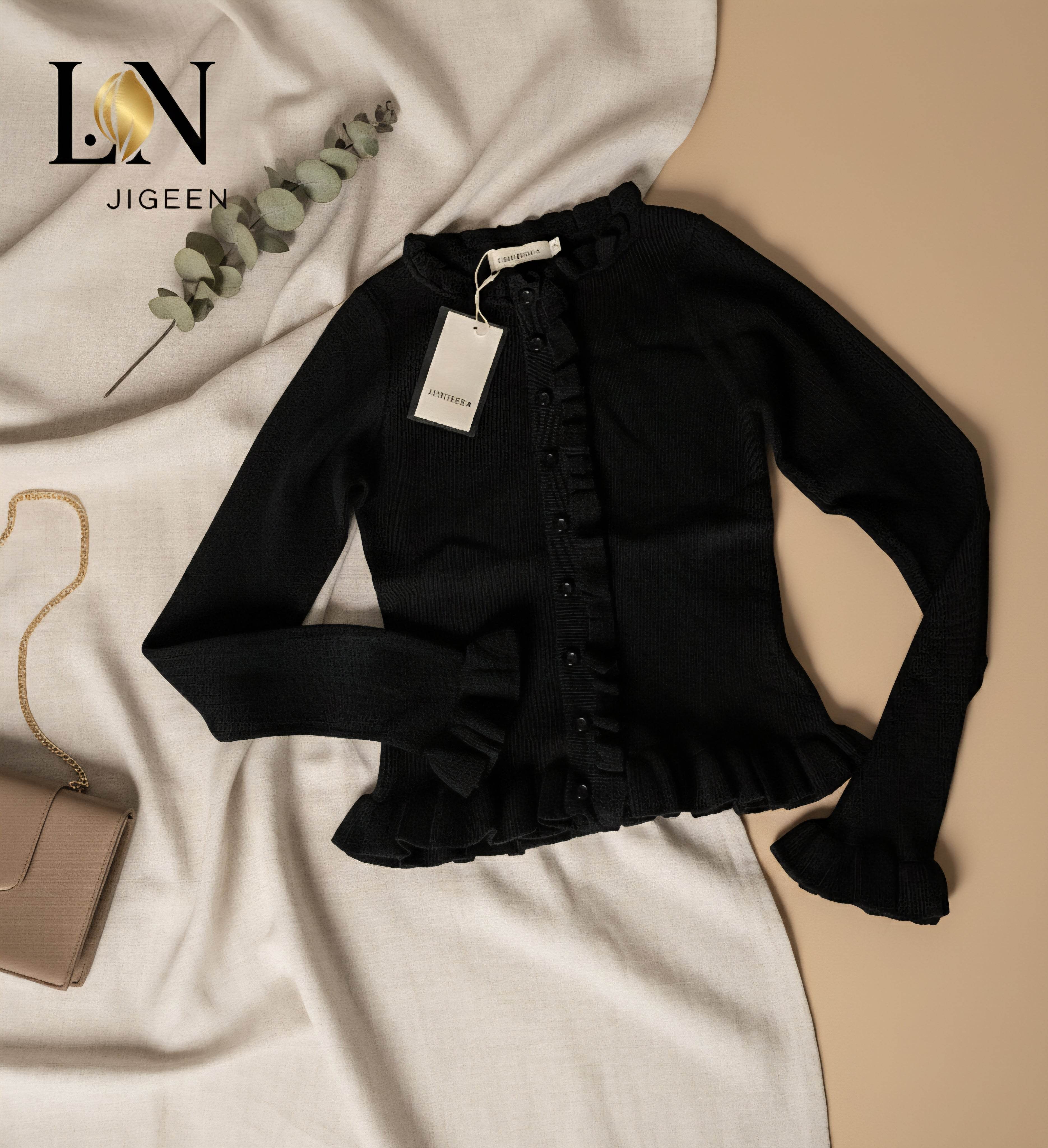 <img 
  src="URL_DE_VOTRE_IMAGE_CARDIGAN_SEUL_FOND_NEUTRE.jpg" 
  alt="Haut femme noir élégant - Cardigan en maille fine 80% viscose 20% élasthanne" 
  title="Cardigan noir femme | Matière douce et extensible pour toutes les saisons"
  width="800" 
  height="800"
>
