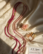 Bijoux bayas L.N Jigeen rose et fushia
 Mise en scène luxe avec perles soie et fleur 