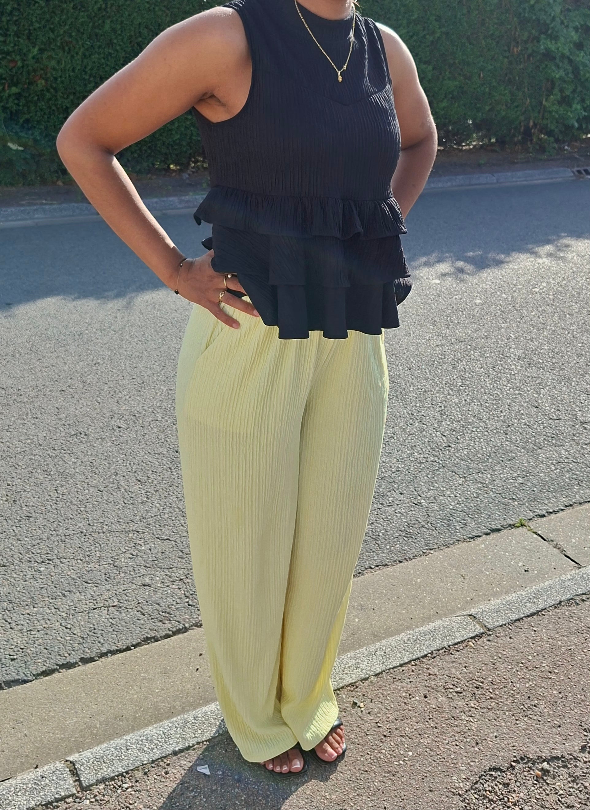 Ensemble ALBA Élégant - Top à Volants & Pantalon Fluide en Coton | Mode Africaine Chic & Confortable - L.N Jigeen 